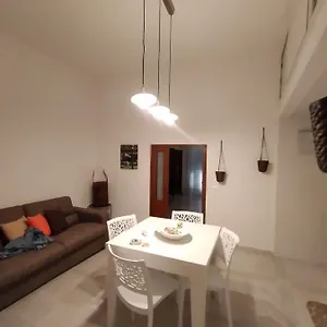 Margaret , Bari Italia