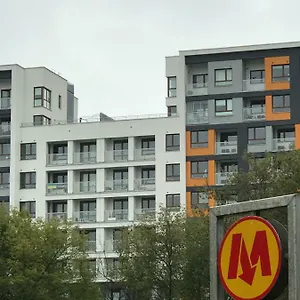 Metro Slodowiec, Free Parking Zeromskiego 1 Cmkp- 5 Min , Варшава Польша