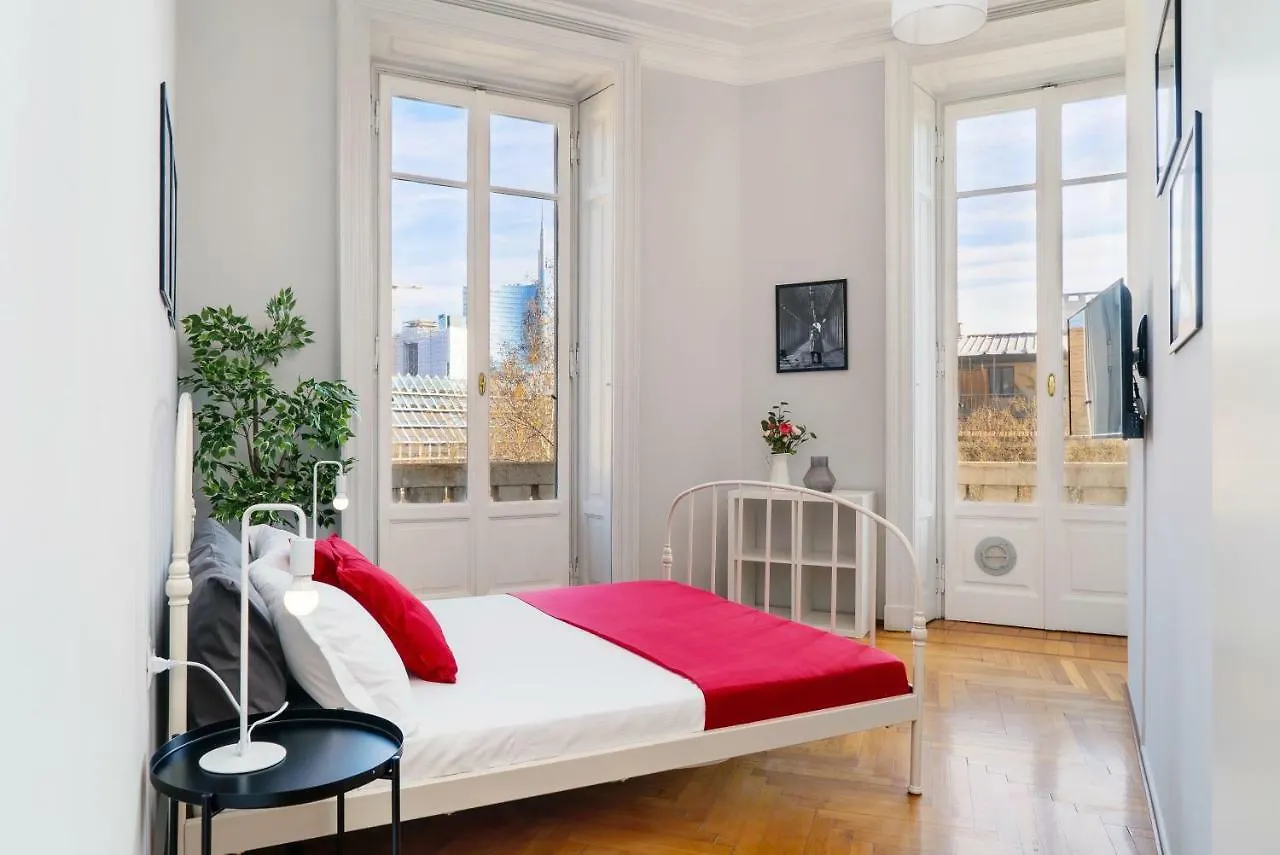 Апартаменты Hemeras Boutique Homes - 4 Design Homes In Milan Center