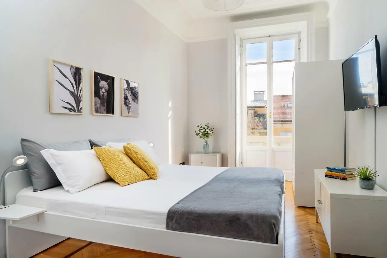 Hemeras Boutique Homes - 4 Design Homes In Milan Center
