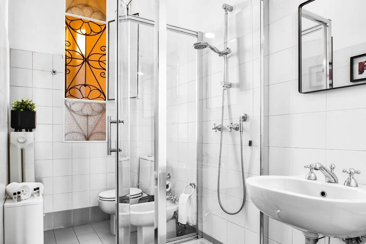 Апартаменты Hemeras Boutique Homes - 4 Design Homes In Milan Center